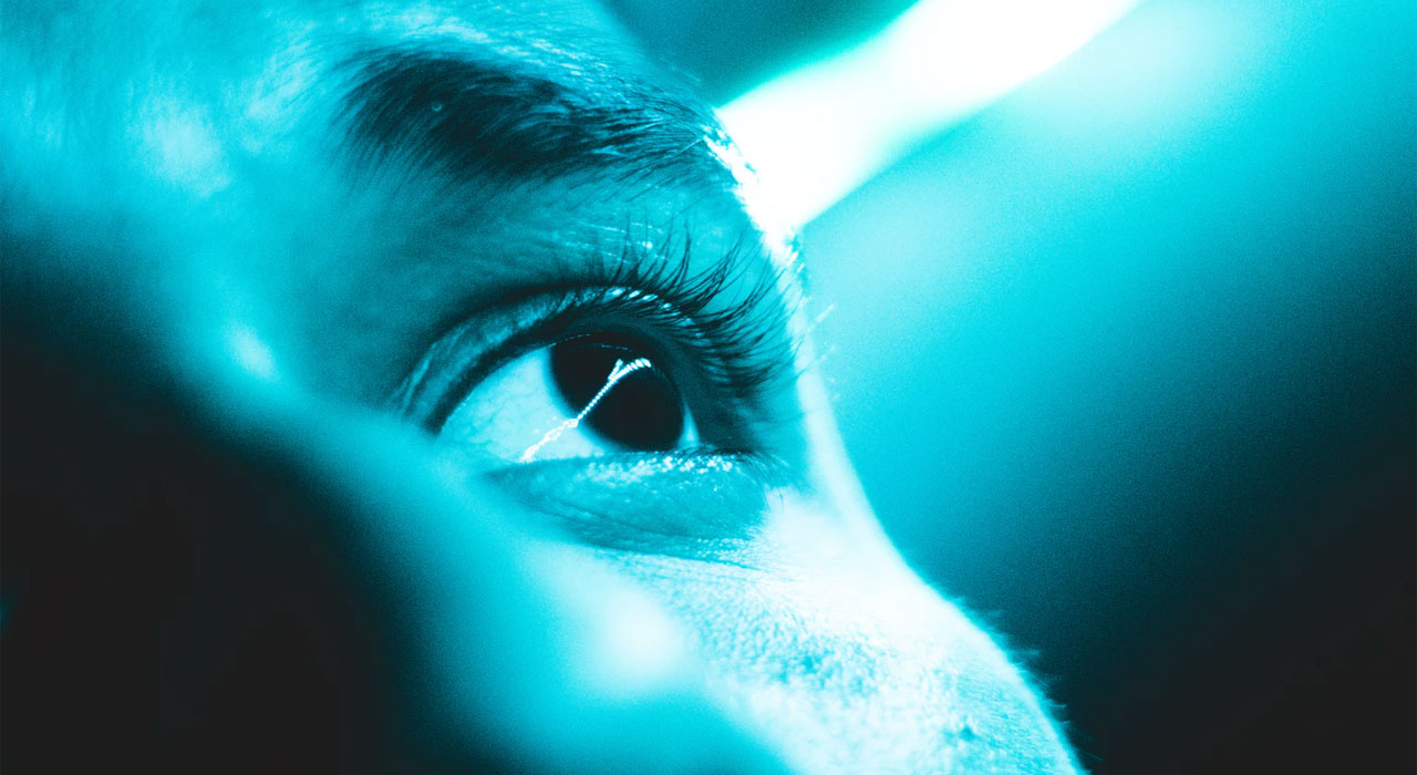 Eye with blue light